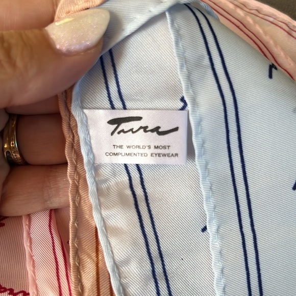 Lot of 3 vintage Tura 20 X 20 scarf - Picture 6 of 8